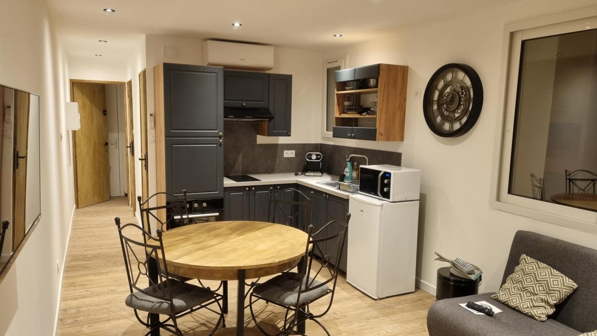 Appartement Neuf Avec Cuisine Прад Екстериор снимка